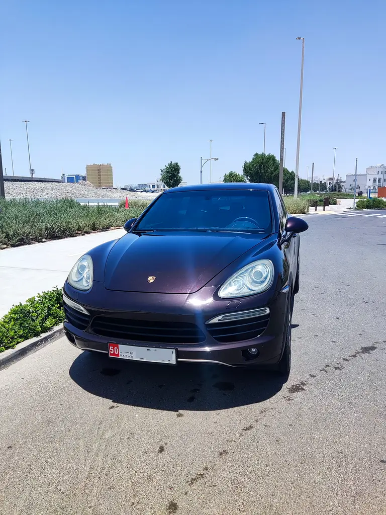 Porsche Cayenne 2012 — photo 1 of 1
