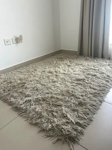 Light grey shaggy area rug - good condition