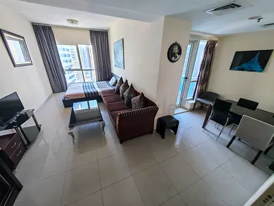 JLT LARGE ROOM FOR RENT
