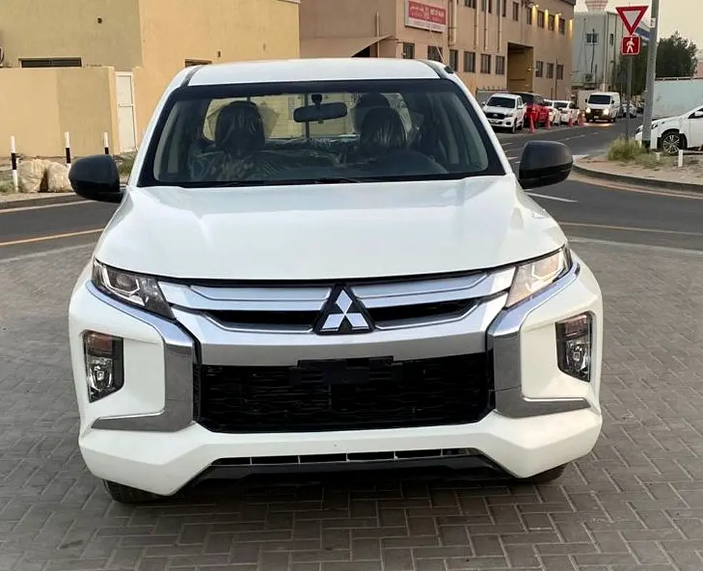 Mitsubishi L200 2022 — photo 1 of 9