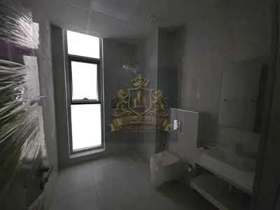 للبيع فى الشارقه منطقه الحوشى فيلا مميزه جدا مساحه 6000قدم موقع مميز جدا على شارع 24 متر
