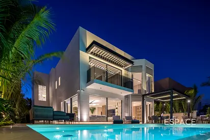 Bespoke Modern Beach Villa | Italian Designed |VOT