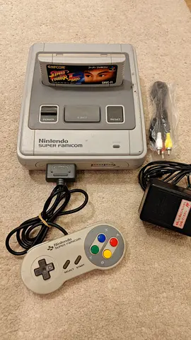 Super Famicom + SFII game.