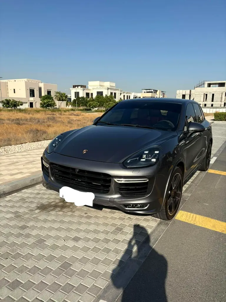 Porsche Cayenne 2016 — photo 1 of 10