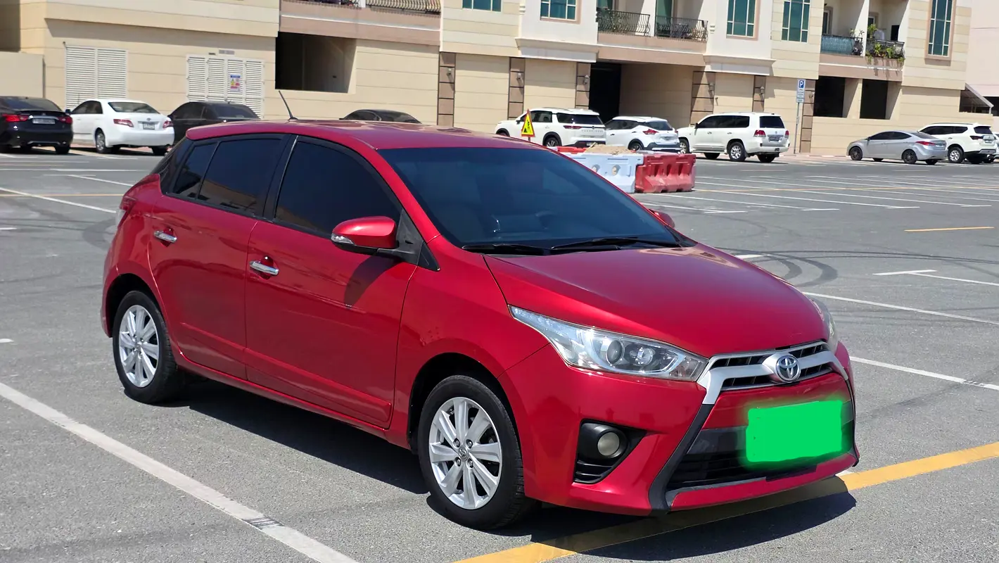 Toyota Yaris 2015 — photo 1 of 18