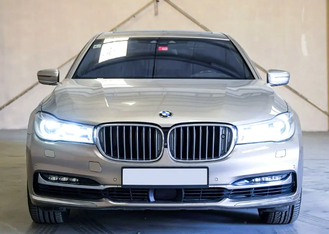 BMW 7-Series 2018 — photo 1 of 20