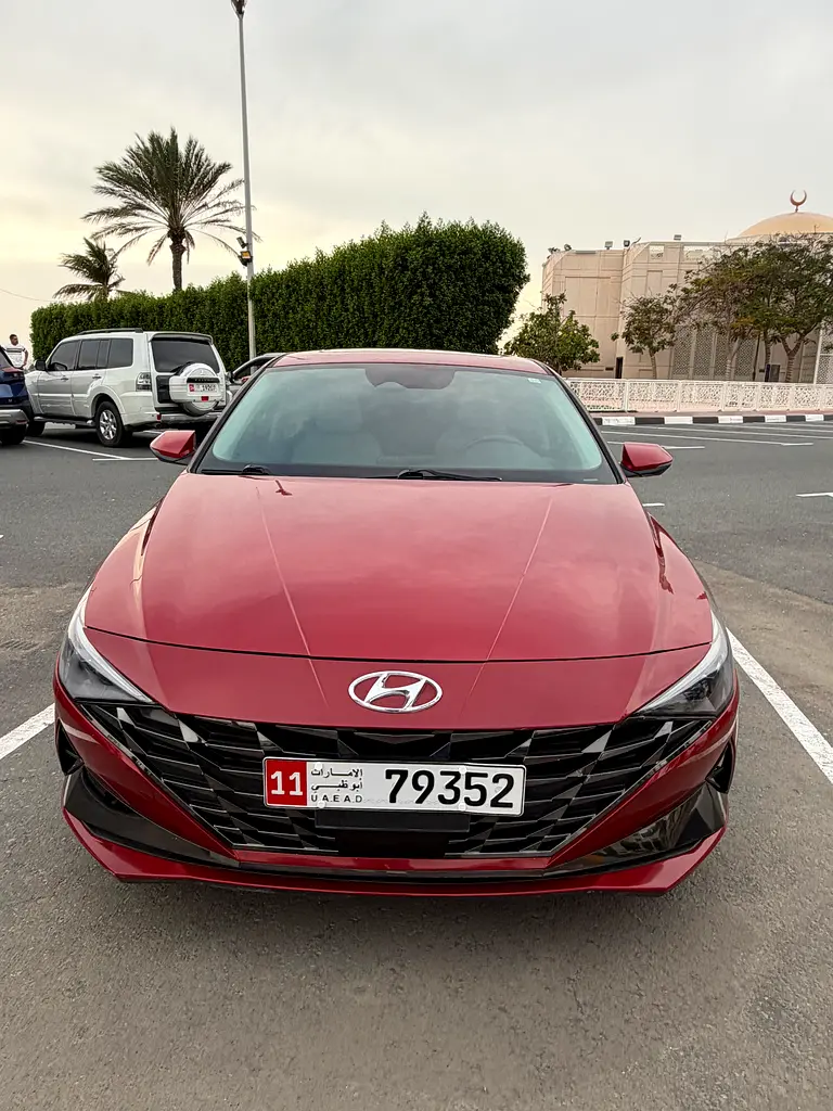 Hyundai Elantra 2023 — photo 1 of 20