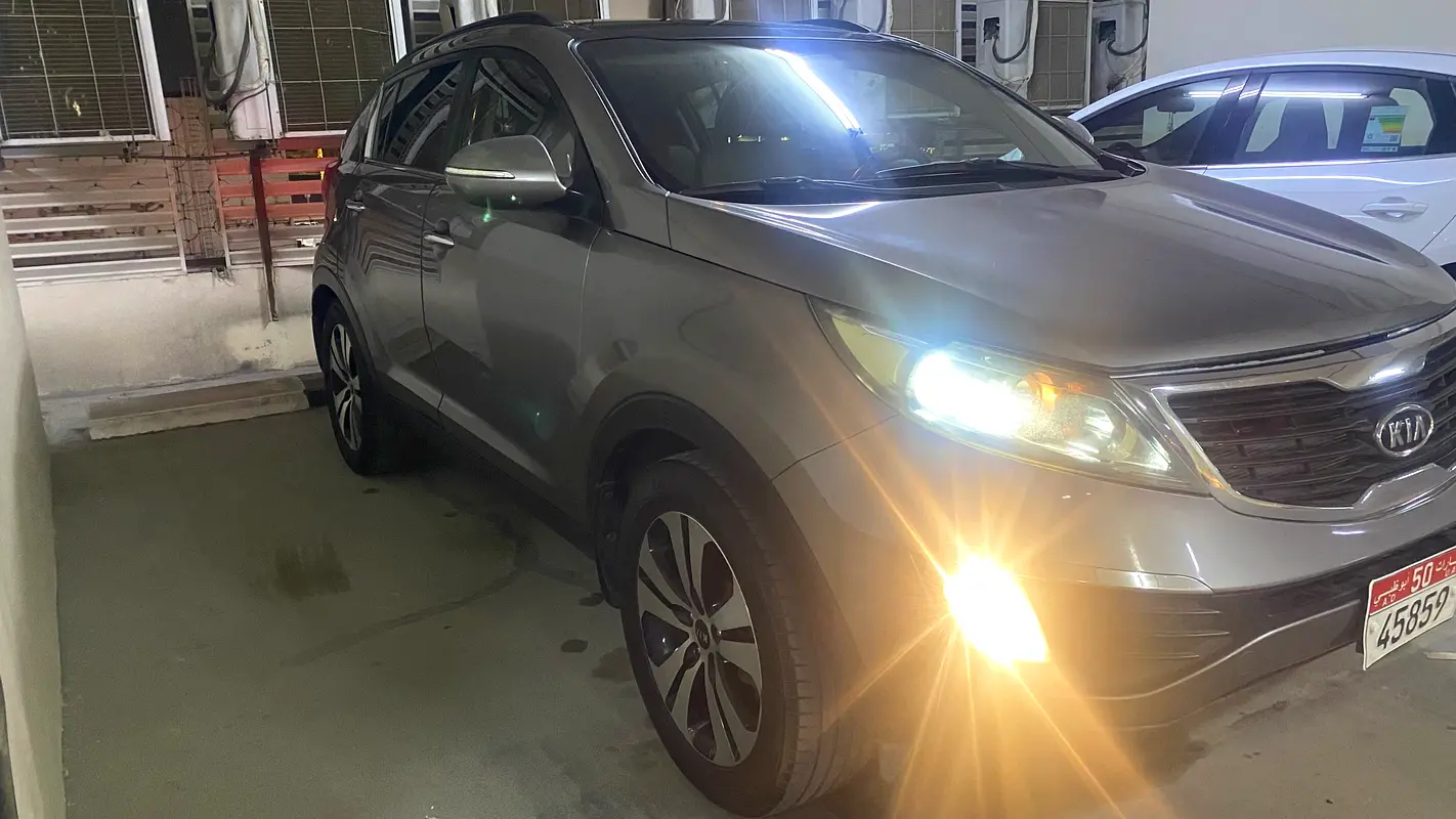 Kia Sportage 2012 — photo 1 of 11