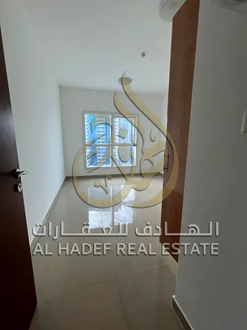 باركينج مجاني. كما أن التكييف على المالك وتصديق العقد على المالك، مما يمنح المستأجر مزيداً من التوفير. تتوفر تسهيلات في السداد تصل إلى 4 دفعات، مع تأم