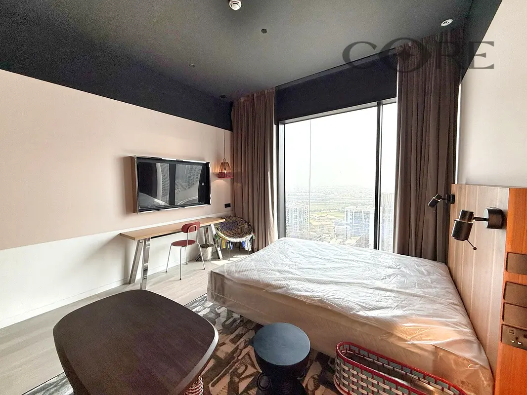 LUXURY STUDIO I FURNISHED AND SERVICED I READY