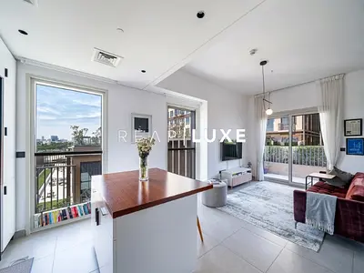Bright & Spacious l 2 B/R l Ready to Move In