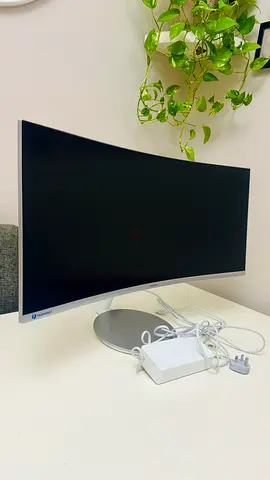 Samsung 34 Thunderbolt Curved Monitor