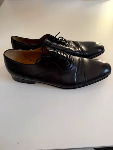 Gucci Classic black mens leather dress shoes - excellent condition