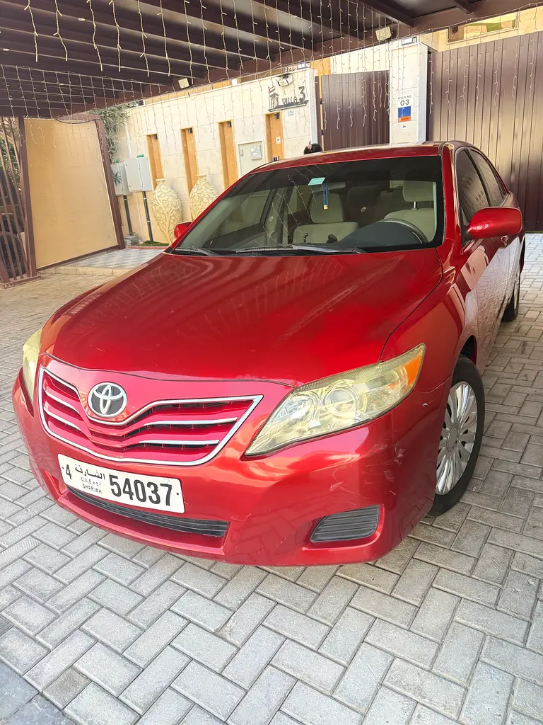 Toyota Camry 2011 — photo 1 of 3