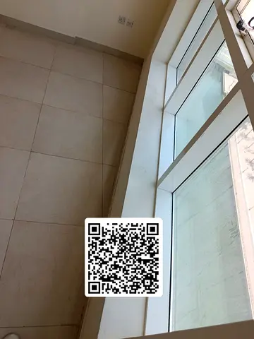 🏡 للإيجار السنوي في الشارقة – المجاز 3 فرصة مميزة للسكن في واحدة من أفضل المناطق السكنية في الشارقة، شقة واسعة بإطلالة مباشرة ورائعة على بحيرة القصب