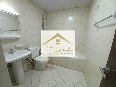 WITH BALCONY| FAMILY BUILDING| NEAR PARK