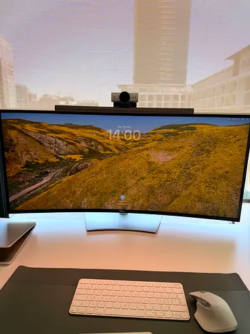 Dell UltraSharp U4025QW 40-inch Curved Monitor (1 month old)
