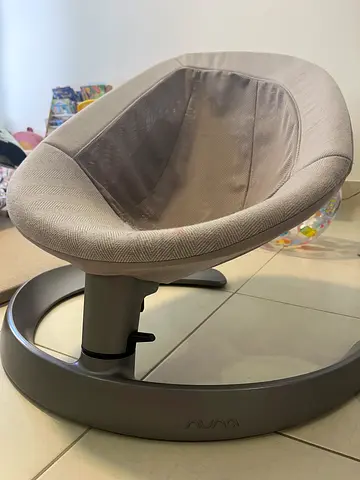 Nuna Leaf Grow Rocker/Bassinet - Light Grey, Excellent Condition