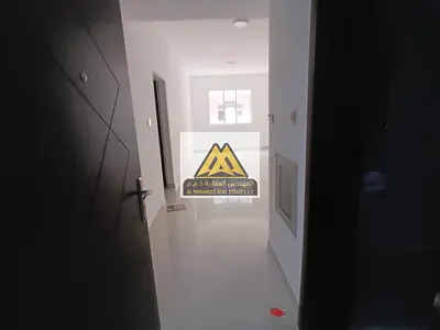 فرصة مميزة للإيجار السنوي في منطقة المويهات 3 بعجمان، شقة واسعة بمساحة كبيرة وتصميم عملي يناسب العائلات، تقع في موقع حيوي ومميز قريب من جميع الخدمات