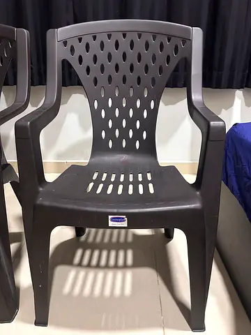Set of 5 dark brown plastic dining/utility chairs - lightweight and stackable