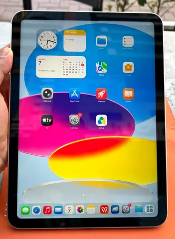I pad A 16 256 GB very good condition with Warranty for Sales 2300 AED
