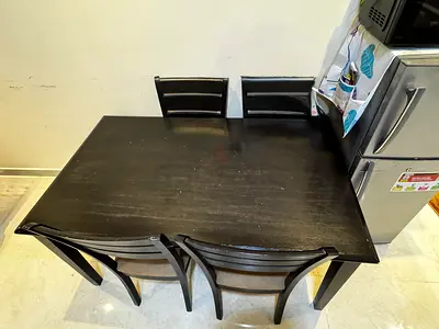 Dining Table with 4 Chairs - TOP URGENT 🚨 SALE