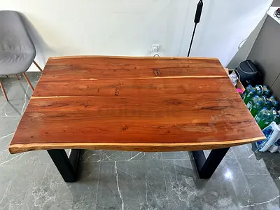 LUCKY FURTNITURE- Solid Live Edge Wood Dining Table with Metal Legs - Handmade, with 4 chairs
