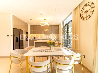 Corner Unit| Premium Upgraded| Vacant on Transfer