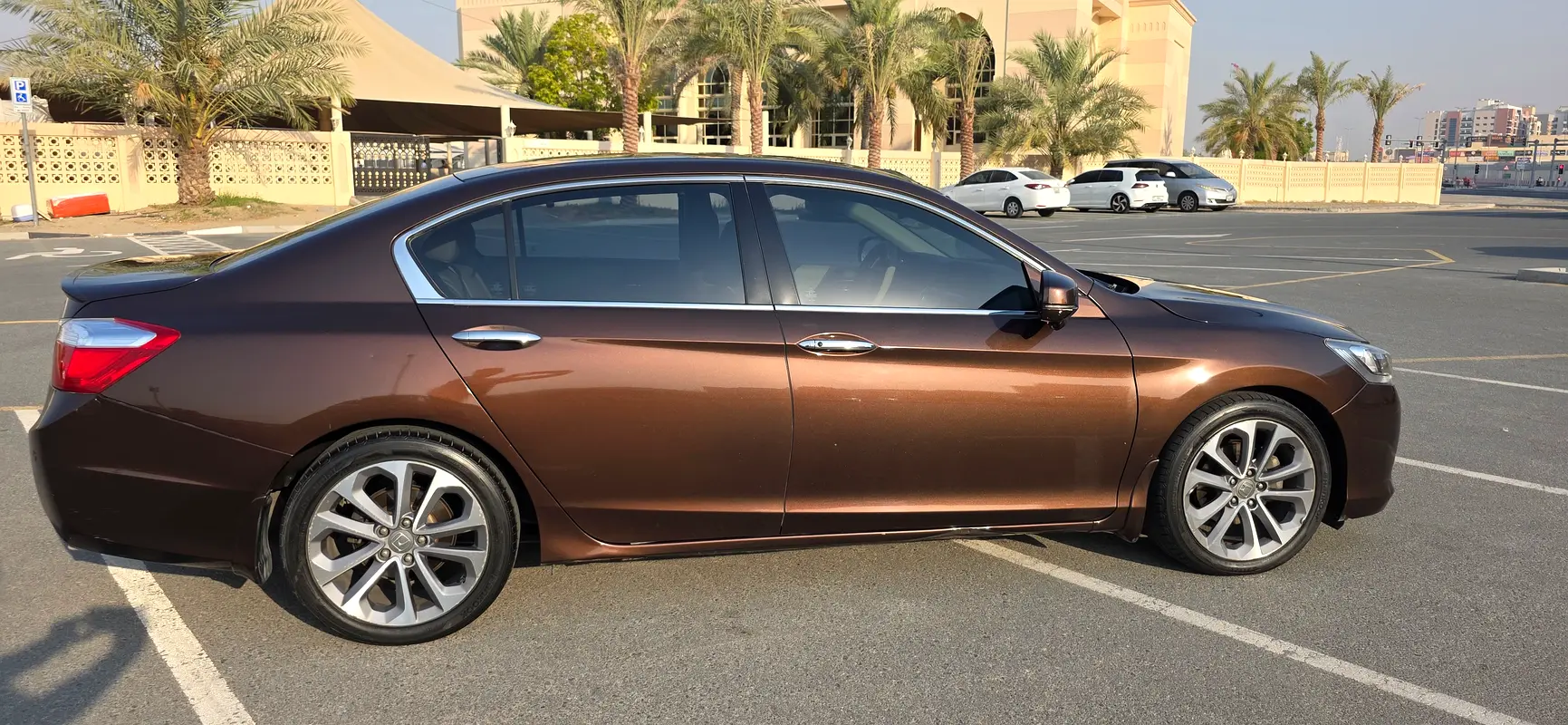 Honda Accord 2013 — photo 1 of 11