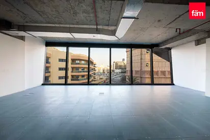 Semi Fitted / Low Floor / Open Views
