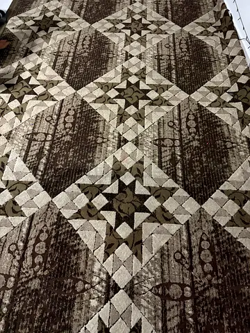 Large Geometric Patterned Area Rug - Neutral Tones