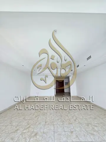غرفتين وصالة بالمجاز 3 مع غرفة خادمة وإطلالة بحرية مباشرة، خزائن حائط وتكييف على المالك، جيم مجاني وأرخص سعر بالبرج.