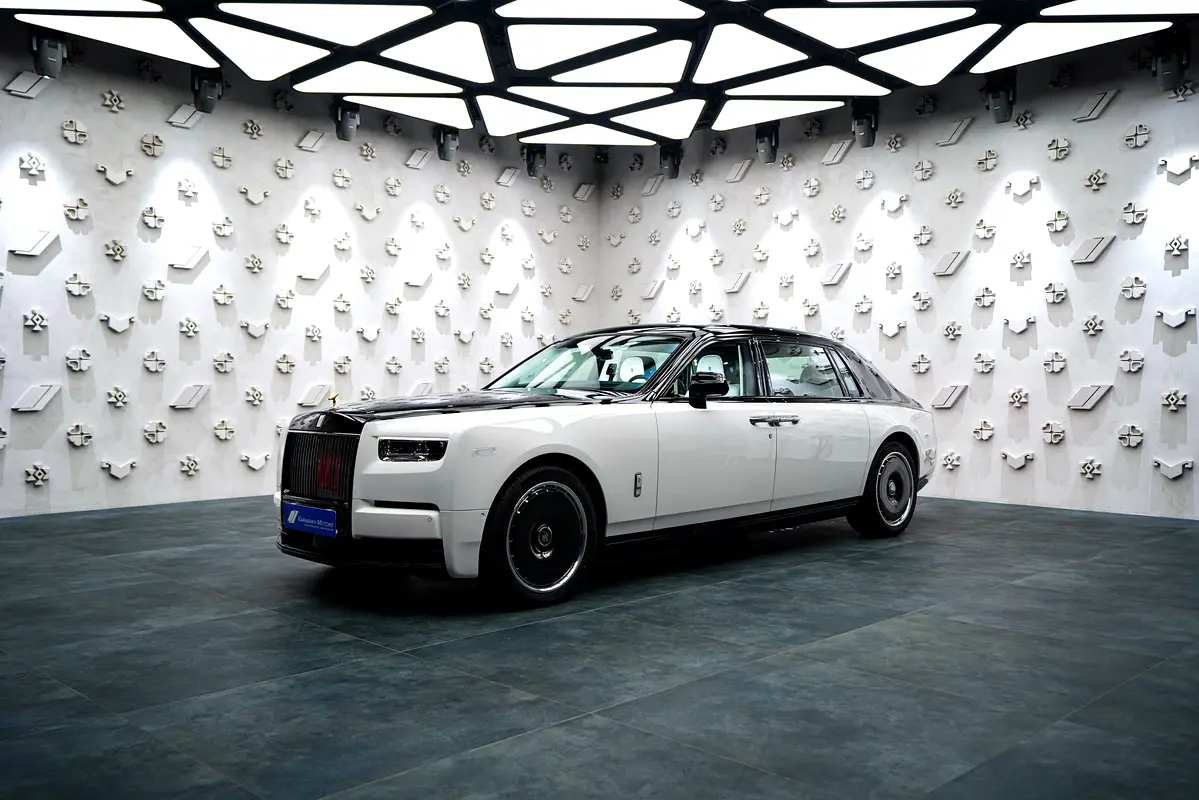 Rolls-Royce Phantom 2026 — photo 1 of 17