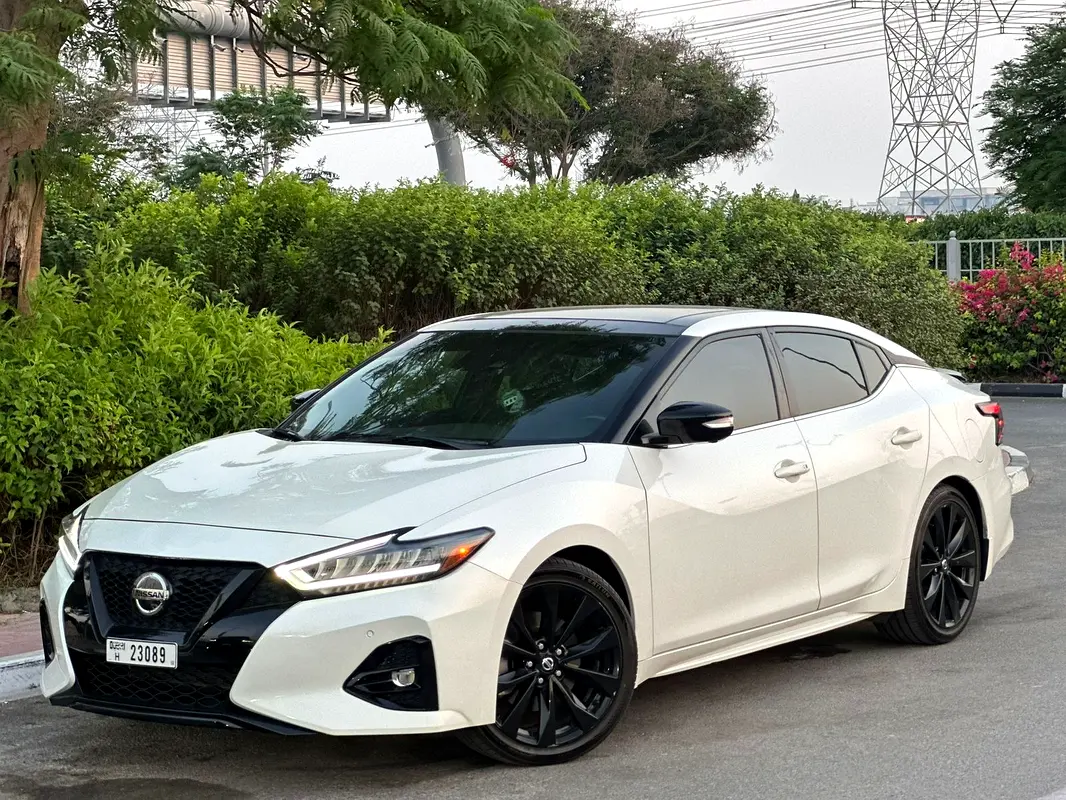 Nissan Maxima 2021 — photo 1 of 9