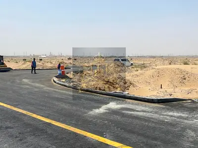 للبيع فى الشارقة   منطقة مزيرعة    قطعة ارض سكنى استثمارى مساحة  ٣١٢١  قدم  موقع مميز جدا زاويه على شارعين تانى قطعة من الشارع العام