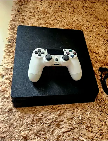PlayStation 4 Slim with white controller - 512GB, 13.5 software