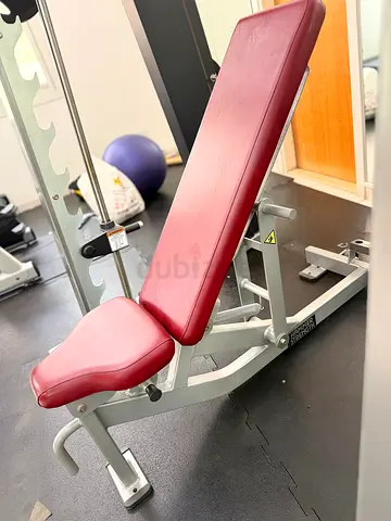 Hammer strength adjustable bench like new