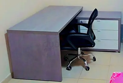 Modern L-shaped Office Desk with 3-Drawer Pedestal and Ergonomic Chair