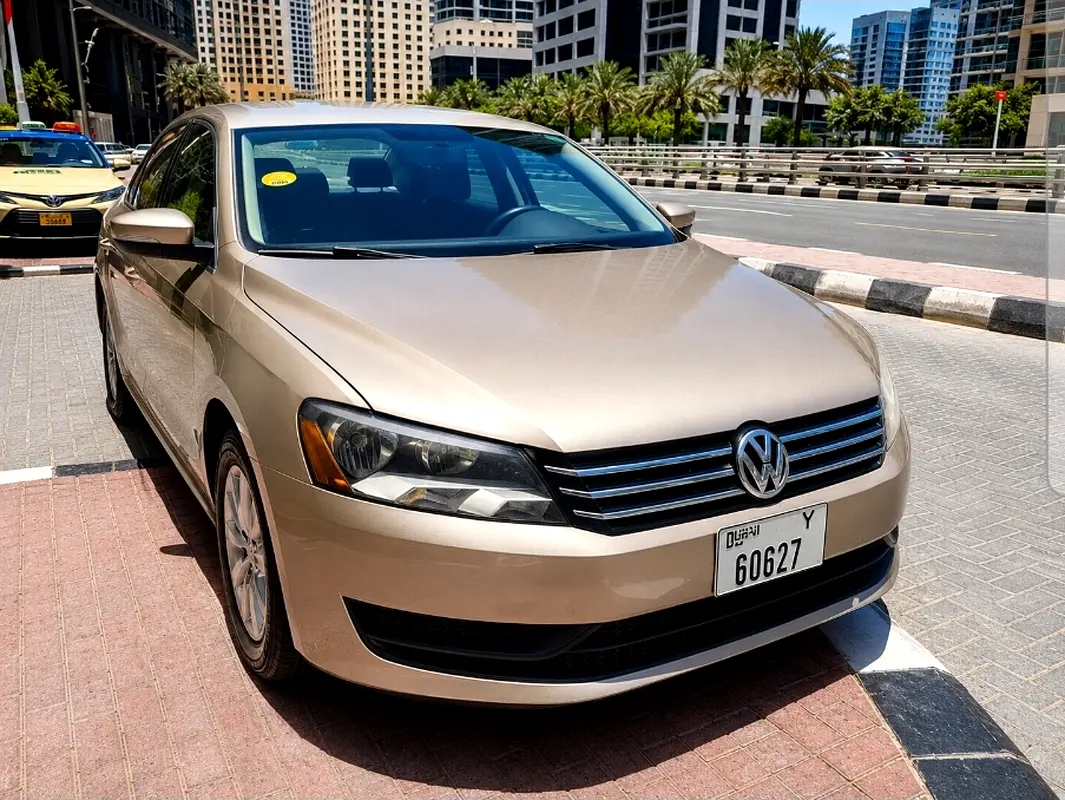 Volkswagen Passat 2015 — photo 1 of 9