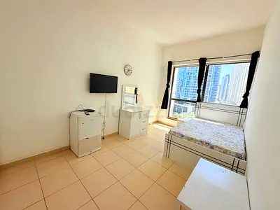 Spacious Room for Rent