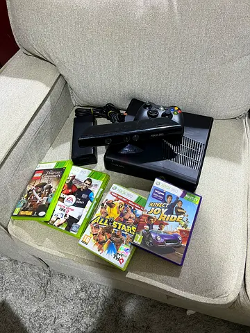 XBOX 360 CONSOLE