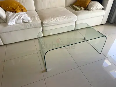 Curved Clear Glass Coffee Table - Minimalist Design