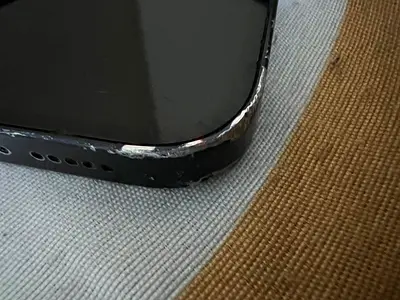 iphone 13 128GB - New battery with 100% and Scratches , dents and back glass brocken , good working