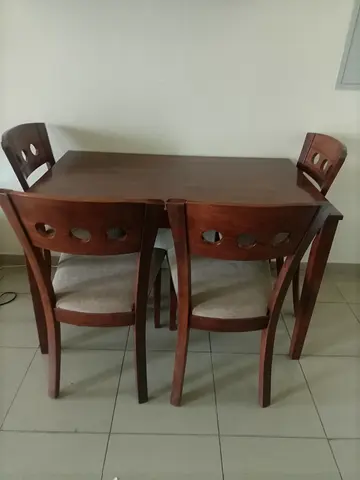 4 seater Dinning table for urgent sale