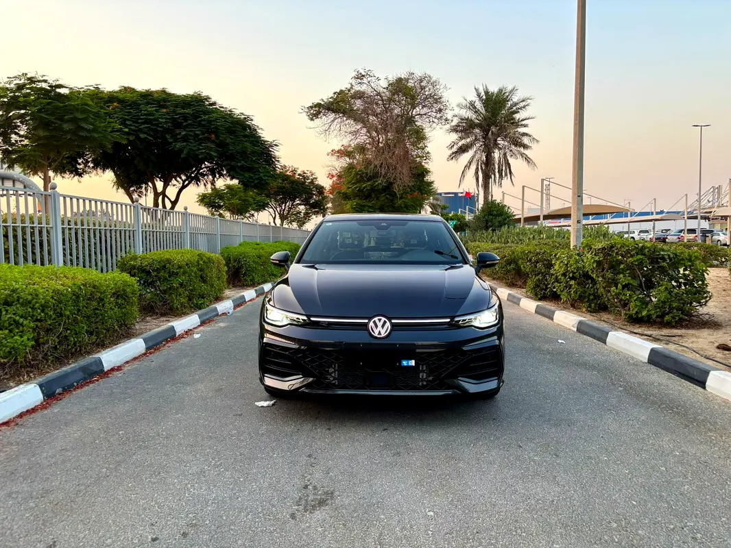 Volkswagen Golf 2025 — photo 1 of 13