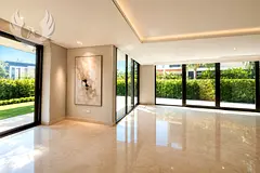 Sea and Downtown Skyline View / Rooftop / Privat Elevator