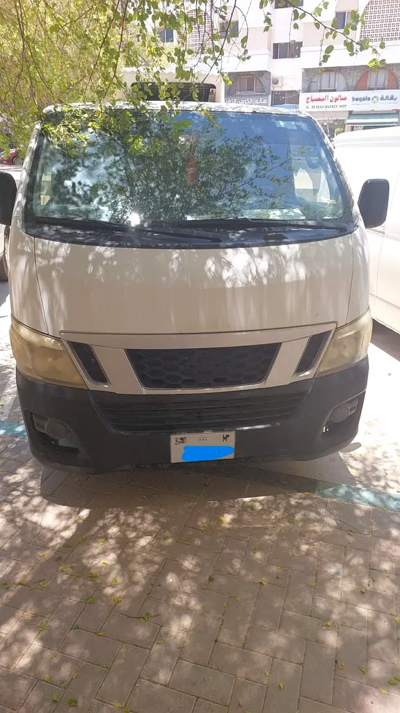 Nissan Urvan 2016 — photo 1 of 6