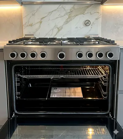 Bosch Premium Range Cooker – 90cm with Fan-Assisted Oven
