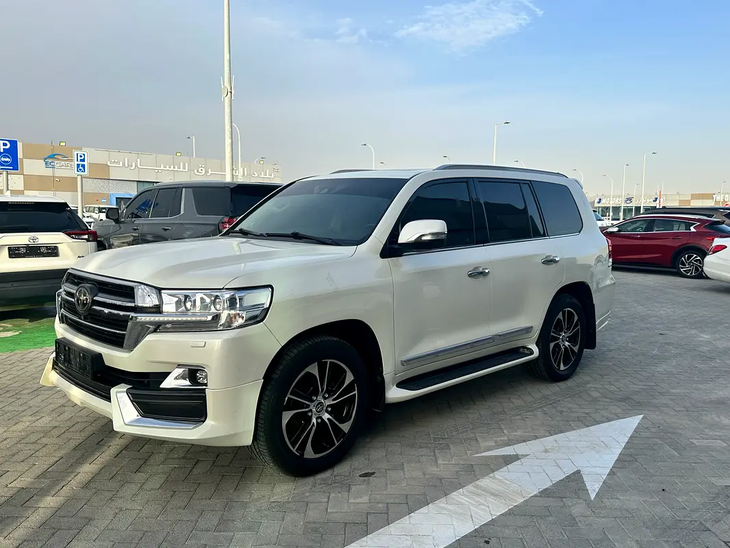Toyota Land Cruiser 2021 — photo 1 of 20