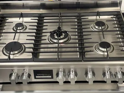 Electrolux full gas heavy duty 90/60 Stainless Steel 5-Burner Gas Range in Excellent Condition, free